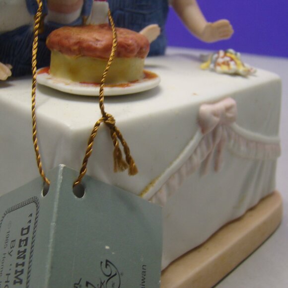 Denim Days Porcelain Figurine Happy Birthday #1520, 1985 Homco With hanging tag - Picture 15 of 16